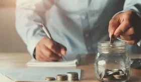 സ്വകാര്യ മേഖലയിൽ ശമ്പളം നേരത്തെ നൽകും, കർശന നിർദ്ദേശമെത്തി