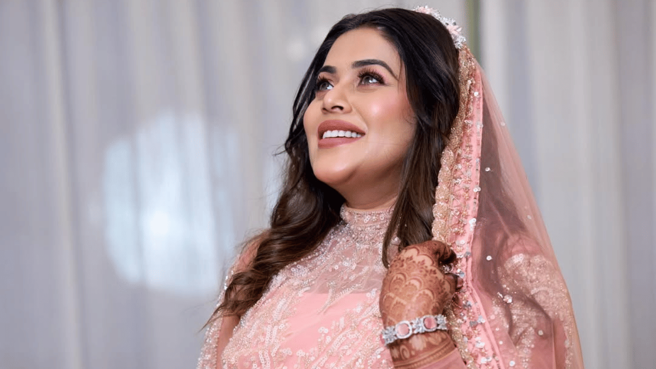 'മഞ്ഞുപോലൊരു പെൺകുട്ടി' എന്ന ചിത്രത്തിലൂടെയാണ് ഷംന സിനിമയിലെത്തുന്നത്. പിന്നീട് തമിഴ്, തെലുങ്ക് ഭാഷാ ചിത്രങ്ങളിൽ സജീവമായി. തെലുങ്ക് ഇൻഡസ്ട്രിയിൽ 'പൂർണ്ണ' എന്ന പേരിലാണ് താരം പ്രശസ്തയായത്.
