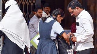 Kerala Local Holiday : അപ്പൊ എങ്ങനെ നാളെ പൊളിച്ചടക്കുക അല്ലേ? ഈ ജില്ലയ്ക്ക് അവധിയാണേ