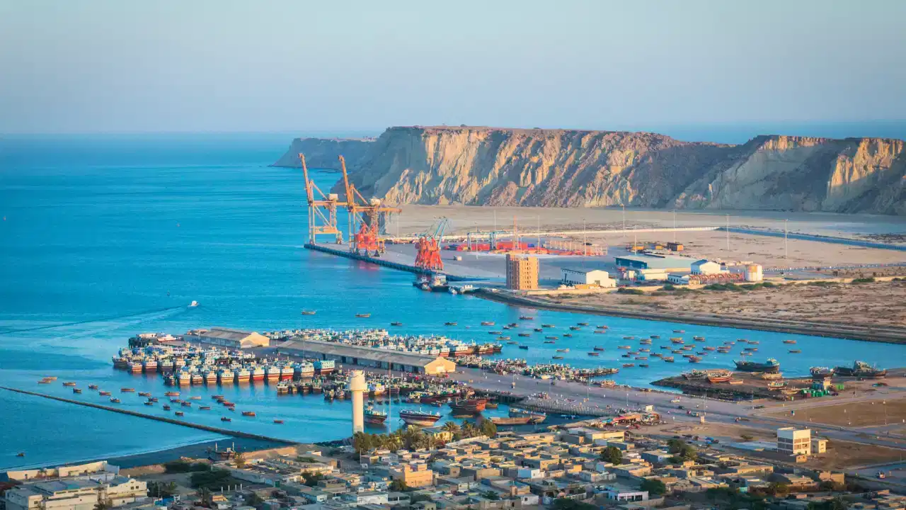 Indian ships at Strait of Hormuz: ഹോർമുസിൽ ഇന്ത്യക്ക് സേഫ് പാസേജ് വിദേശകാര്യ മന്ത്രാലയത്തിന്റെ ഇടപെടൽ ഫലം കാണുന്നു