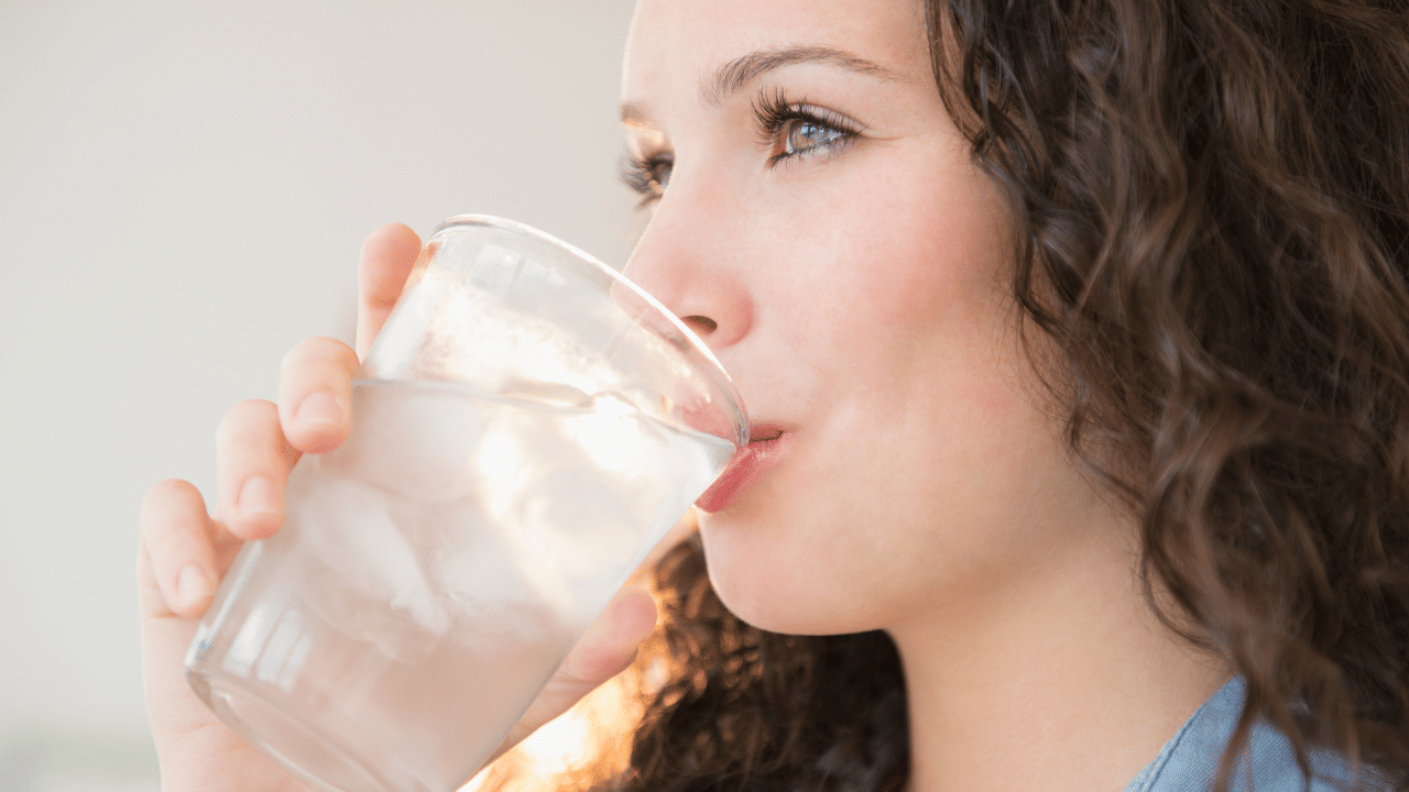 നന്നാറി സർബത്തും കുടിക്കാവുന്നതാണ്. നന്നാറി വേരിൽ നിന്ന് വേർതിരിച്ചെടുക്കുന്ന സിറപ്പും നാരങ്ങാനീരും തണുത്ത വെള്ളവും ചേർത്താണ് ഇത് ഉണ്ടാക്കുന്നത്. രക്തം ശുദ്ധീകരിക്കാനും ശരീരത്തെ തണുപ്പിക്കാനും ഇവയ്ക്ക് കഴിയും.
