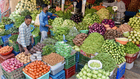 അഞ്ഞൂറ് കടന്ന മുരിങ്ങ 50ലേക്, പച്ചക്കറികളുടെ വിലയിൽ വൻ ഇടിവ്