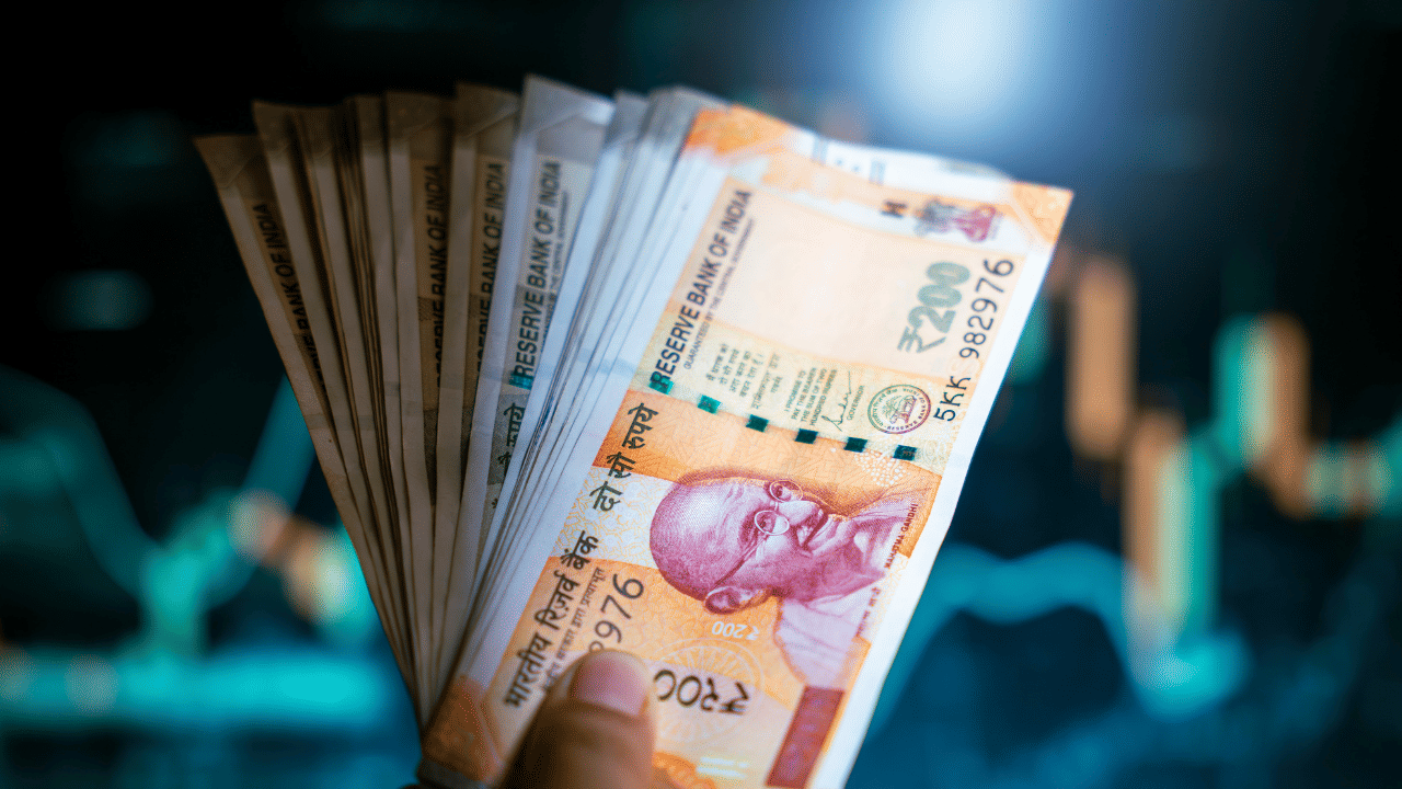 രണ്ടാം പിണറായി സർക്കാർ 51,534 കോടി രൂപയാണ് ക്ഷേമ പെൻഷനായി വിതരണം ചെയ്തത്. ഒന്നാം പിണറായി സർക്കാർ 35,154 കോടി രൂപയാണ് ക്ഷേമപെൻഷന് വേണ്ടി നൽകിയതെന്നും സർക്കാർ പറയുന്നു. യുഡിഎഫ് സർക്കാരിന്റെ കാലത്ത് ക്ഷേമ പെൻഷൻ 600 രൂപയായിരുന്നു.