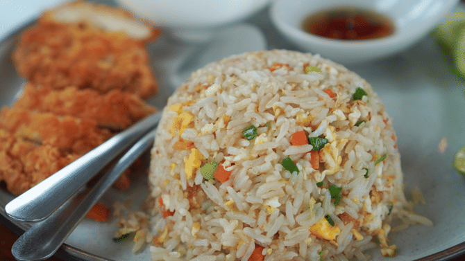 ചിക്കനെവിടെ....ഹോട്ടലിലെ കമ്പ്യൂട്ടർ അടിച്ചുതകർത്ത് യുവാവ്