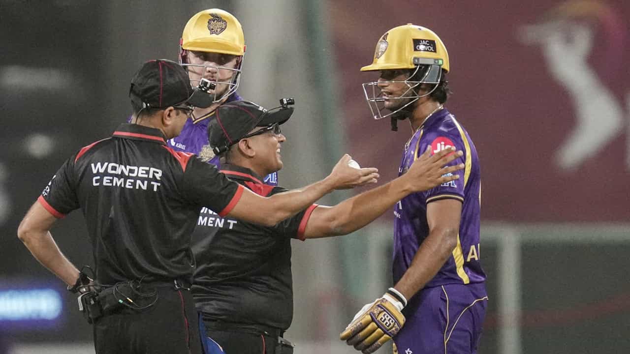 Angkrish Raghuvanshi: ഔട്ടിന് പിന്നാലെ കട്ടക്കലിപ്പ്; ആങ്ക്രിഷ് രഘുവംശിക്ക് പിഴശിക്ഷ