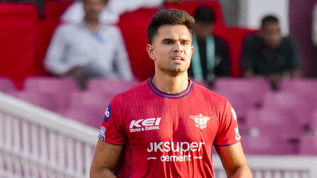 Arjun Tendulkar: മുംബൈ ഇന്ത്യന്സ് വിട്ടത് അവസരം കിട്ടാത്തതുകൊണ്ടോ? ബെഞ്ചില് ഇരിക്കാന് ആഗ്രഹിക്കുന്നില്ലെന്ന് അർജുൻ തെണ്ടുൽക്കർ Arjun Tendulkar: മുംബൈ ഇന്ത്യന്സ് വിട്ടത് അവസരം കിട്ടാത്തതുകൊണ്ടോ? ബെഞ്ചില് ഇരിക്കാന് ആഗ്രഹിക്കുന്നില്ലെന്ന് അർജുൻ തെണ്ടുൽക്കർ