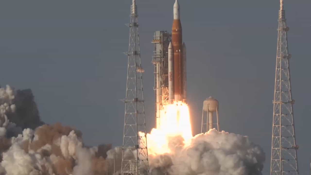 Artemis II: അടുത്ത സ്‌റ്റോപ്പ് അമ്പിളിമാമന്‍; നാസ ഡബിള്‍ ബെല്ലടിച്ചു; ആര്‍ട്ടെമിസ് കുതിച്ചുയര്‍ന്നു