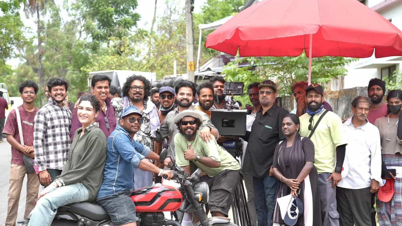 Avanthika Sundar: ഖുശ്ബുവിന്റെ മകൾ അവന്തിക മലയാളത്തിലേക്ക്; ആരംഭം ചിത്രീകരണം പൂർത്തിയായി Avanthika Sundar: ഖുശ്ബുവിന്റെ മകൾ അവന്തിക മലയാളത്തിലേക്ക്; ആരംഭം ചിത്രീകരണം പൂർത്തിയായി