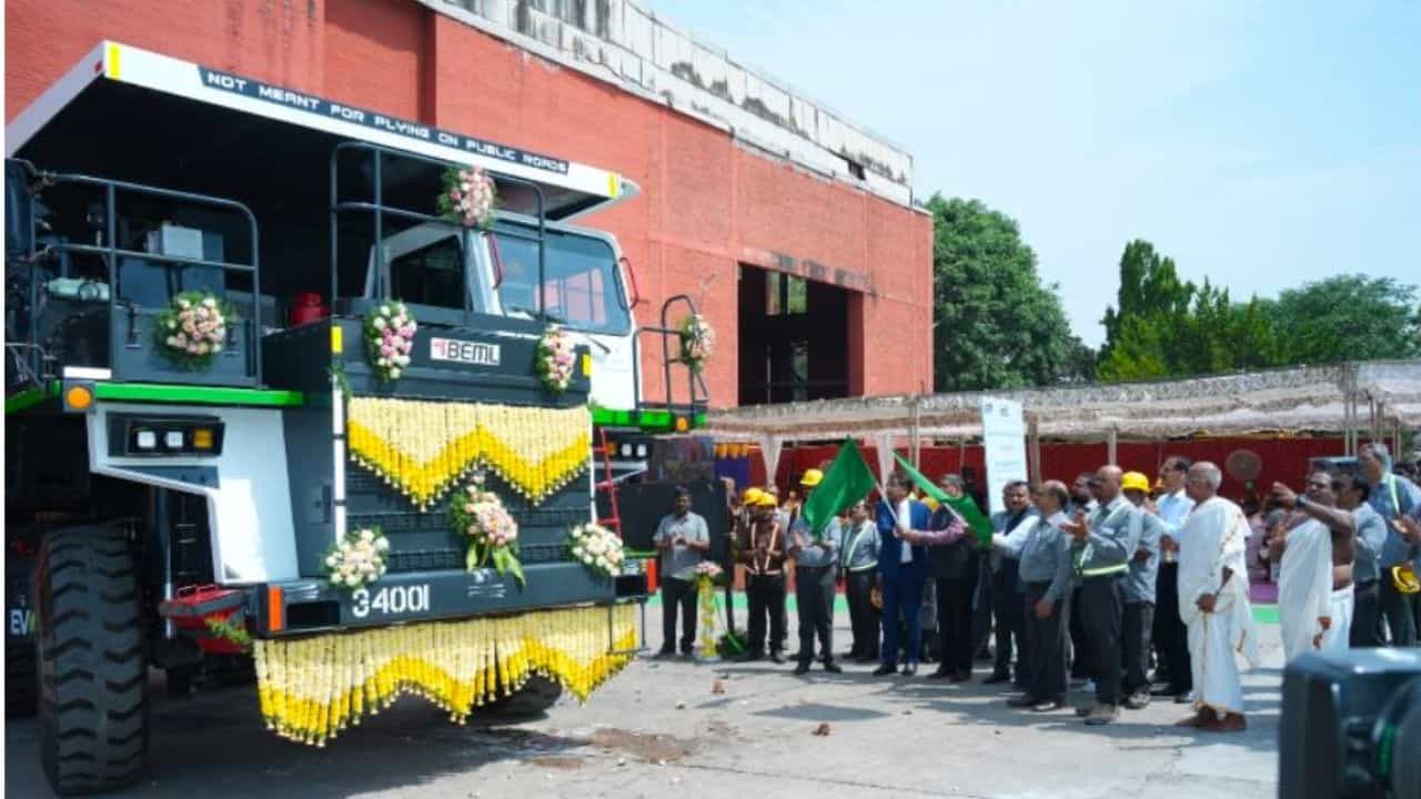 ഖനന മേഖലയിൽ ഹരിത വിപ്ലവം: ഇന്ത്യയുടെ ആദ്യ തദ്ദേശീയ ഇലക്ട്രിക് ഡംപ് ട്രക്ക് ബിഇഎംഎൽ പുറത്തിറക്കി ഖനന മേഖലയിൽ ഹരിത വിപ്ലവം: ഇന്ത്യയുടെ ആദ്യ തദ്ദേശീയ ഇലക്ട്രിക് ഡംപ് ട്രക്ക് ബിഇഎംഎൽ പുറത്തിറക്കി