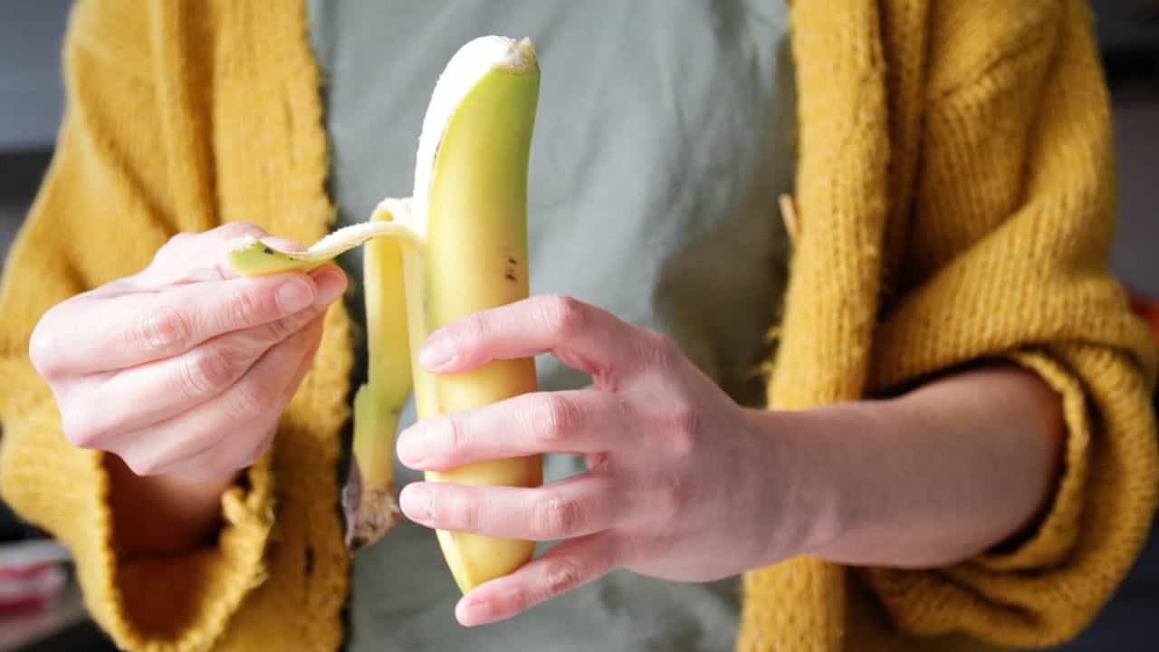 Banana Peel: പഴത്തൊലി കളയാൻ വരട്ടെ, മുടി തഴച്ചു വളരാൻ ഇതൊന്ന് മതിയെന്നേ