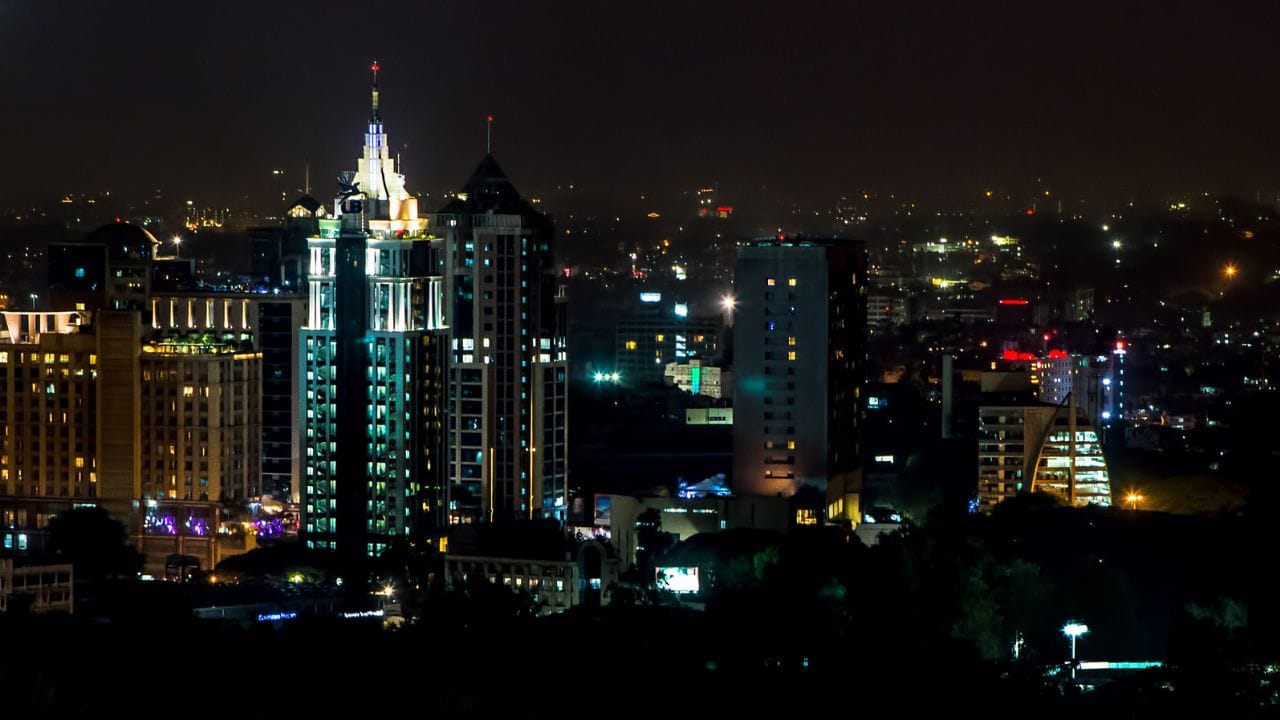 പാര്‍ക്കിങും ഗതാഗതക്കുരുക്കിന് പലപ്പോഴും വെല്ലുവിളിയാകാറുണ്ട്. അതിനാല്‍ ഈ പ്രശ്‌നം പരിഹരിക്കുന്നതിനായി മള്‍ട്ടി ലെവല്‍ കാര്‍ പാര്‍ക്കിങ് സൗകര്യങ്ങള്‍ക്കായി 66 സ്ഥലങ്ങളാണ് കണ്ടെത്തിയിരിക്കുന്നത്. വെള്ളക്കെട്ട് പരിഹരിക്കുന്നതിനായി 137 സ്ഥലങ്ങളില്‍ പ്രവര്‍ത്തനങ്ങള്‍ നടത്തും. റോഡില്‍ ഡ്രെയ്‌നേജ് സൗകര്യം കൊണ്ടുവരുന്നതിനൊപ്പം രൂപകല്‍പ്പനയിലും മാറ്റം വരുത്തിയേക്കാം.

