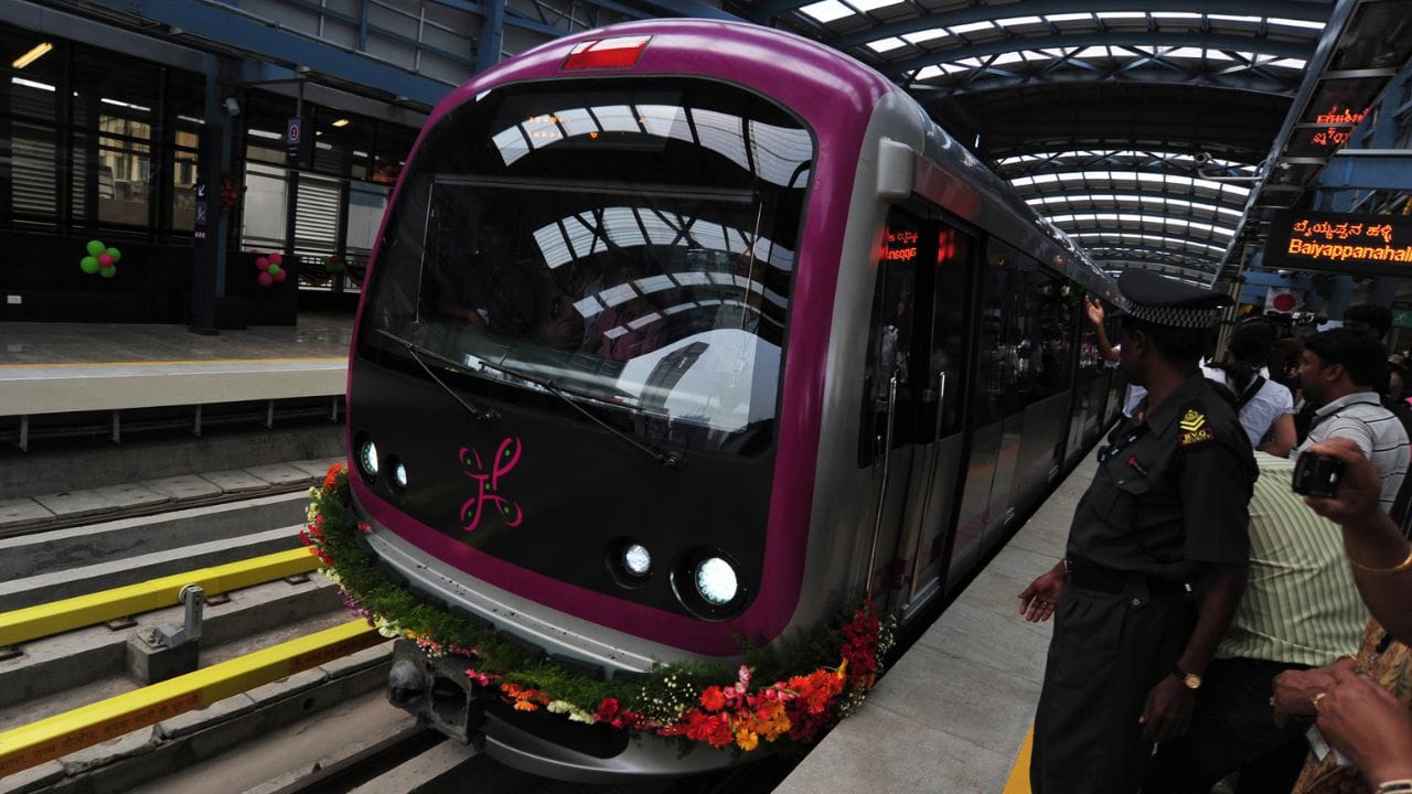 ഏപ്രില്‍ അവസാനത്തോടെ എല്ലായിടത്തും മെഷീനുകളും സ്ഥാപിക്കും. പുതിയ സംവിധാനം തട്ടിപ്പ് തടയാനും സുതാര്യമായ പ്രവര്‍ത്തനത്തിനും സഹായിക്കുമെന്നാണ് പ്രതീക്ഷ. റീട്ടെയ്ല്‍ പേയ്‌മെന്റുകള്‍, പാര്‍ക്കിങ്, ടോളുകള്‍ എന്നിവയ്ക്കും ഈ കാര്‍ഡ് ഉപയോഗിക്കാം. മാത്രമല്ല, മറ്റ് ഗതാഗത രീതികളിലേക്ക് ചേര്‍ക്കാനും സാധിക്കുന്നതാണ്. 

