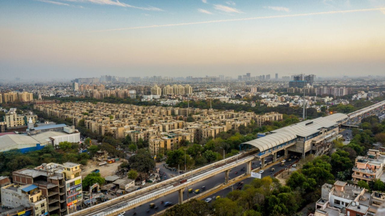 എന്നാല്‍ അടുത്ത കുറച്ച് വര്‍ഷത്തിനുള്ളില്‍ മെഷീനുകളുടെ ആവശ്യകത ഏകദേശം 15,000 ആയിട്ട് ഉയരുമെന്നാണ് ബിഎംടിസിയുടെ പ്രതീക്ഷ. യശ്വന്ത്പൂര്‍, സുഭാഷ്‌നഗര്‍ എന്നിവയുള്‍പ്പെടെ രണ്ട് ഡിപ്പോകളിലായി 400 ഇടിഎമ്മുകള്‍ ഇതിനോടകം വിന്യസിച്ചിട്ടുണ്ട്. ബനശങ്കരി, കെങ്കേരി, ചിക്കനാഗമംഗല, കോറമംഗല, ശിവന്‍പുര തുടങ്ങിയ ഡിപ്പോകളില്‍ 1,400 മെഷീനുകളും വിന്യസിക്കുന്നുണ്ട്. 

