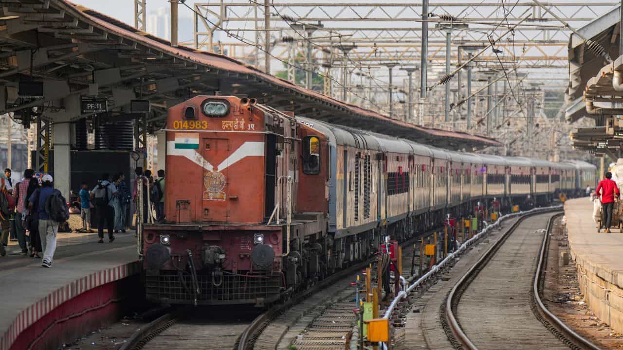 Bengaluru To Kerala Travel: ബെംഗളൂരുവിൽ നിന്ന് നാട്ടിലെത്താൻ ഇത്രയും പണമോ!; പേടിക്കേണ്ട ചിലവ് പാതിയാക്കാം Bengaluru To Kerala Travel: ബെംഗളൂരുവിൽ നിന്ന് നാട്ടിലെത്താൻ ഇത്രയും പണമോ!; പേടിക്കേണ്ട ചിലവ് പാതിയാക്കാം