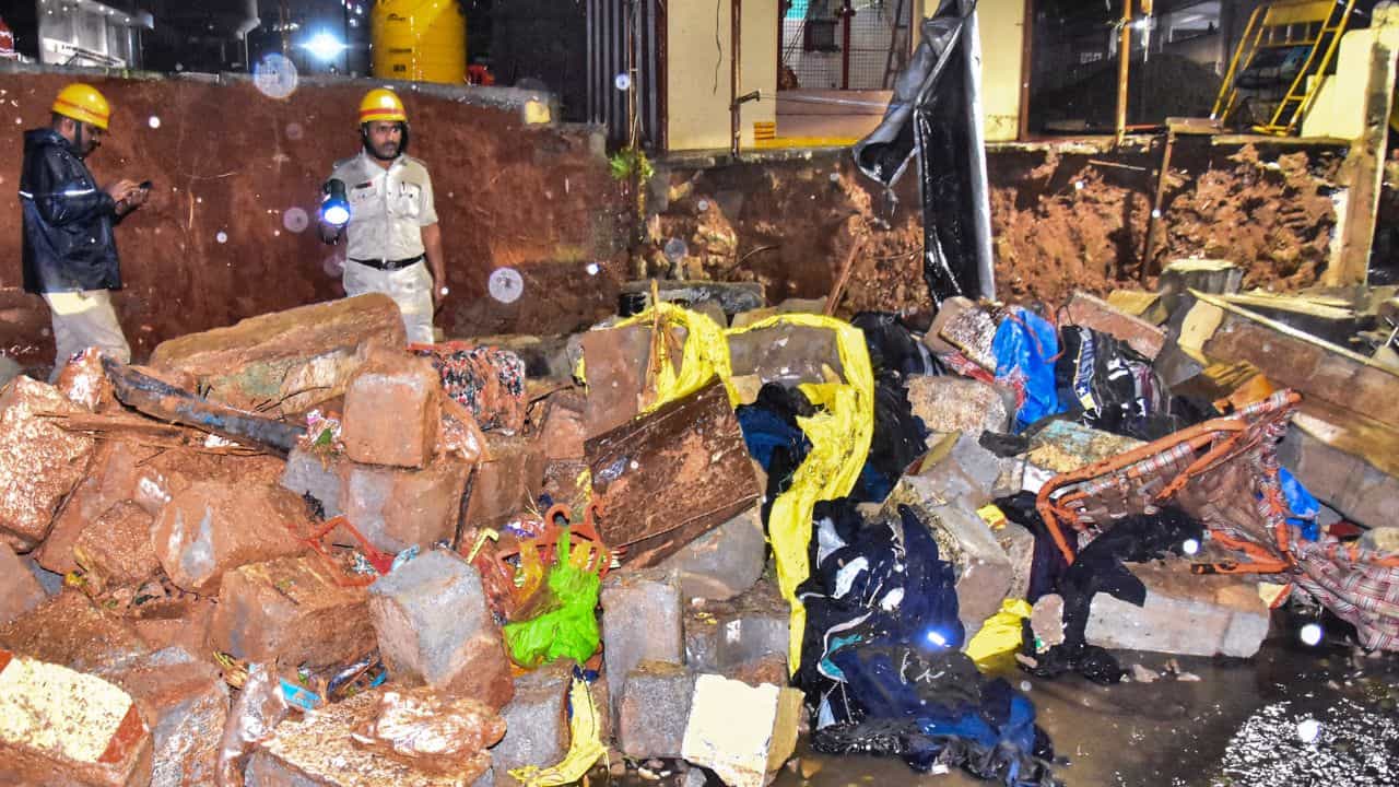 Hospital Wall Collapse Accident: ആശുപത്രി മതിൽ ഇടിഞ്ഞുവീണ് 7 മരണം; ഉന്നതതല അന്വേഷണം ഇന്ന് ആരംഭിക്കും