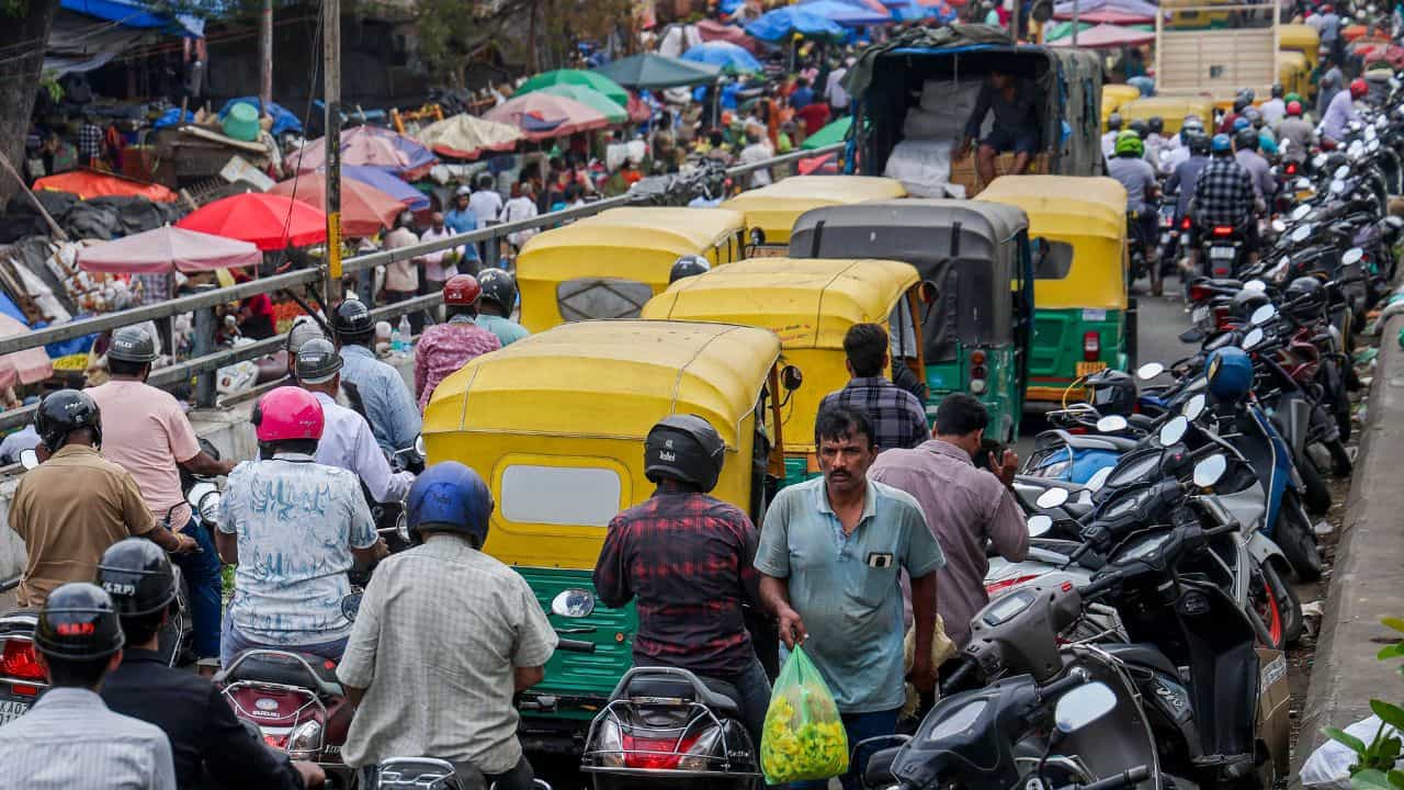 Bengaluru To Kochi Travel: ബെംഗളൂരു - കൊച്ചി യാത്രയിലെ സീക്രട്ട് ടിപ്സ്; ഇങ്ങനെ യാത്ര ചെയ്താൽ പകുതി പണം ലാഭിക്കാം Bengaluru To Kochi Travel: ബെംഗളൂരു - കൊച്ചി യാത്രയിലെ സീക്രട്ട് ടിപ്സ്; ഇങ്ങനെ യാത്ര ചെയ്താൽ പകുതി പണം ലാഭിക്കാം