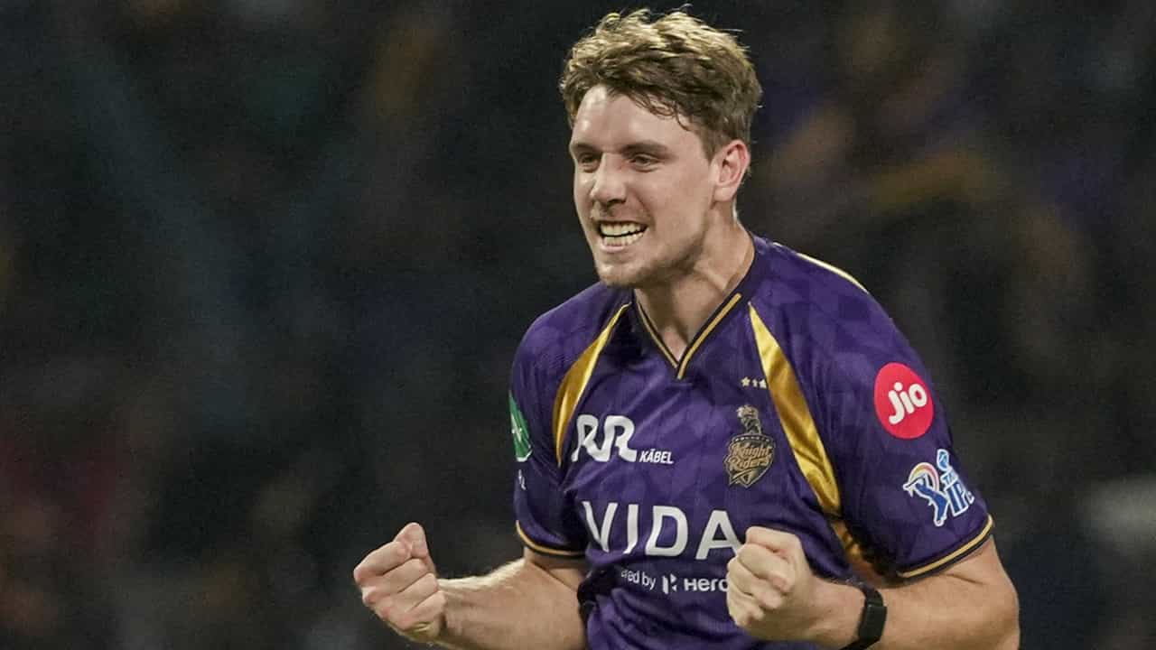 Cameron Green: തസ്തിക ഓള് റൗണ്ടര്; പക്ഷേ, ബാറ്റിങും ബൗളിങും ശോകം; 25.20 കോടിയുടെ ഗ്രീനിനെ കുടഞ്ഞ് ആരാധകര് Cameron Green: തസ്തിക ഓള് റൗണ്ടര്; പക്ഷേ, ബാറ്റിങും ബൗളിങും ശോകം; 25.20 കോടിയുടെ ഗ്രീനിനെ കുടഞ്ഞ് ആരാധകര്