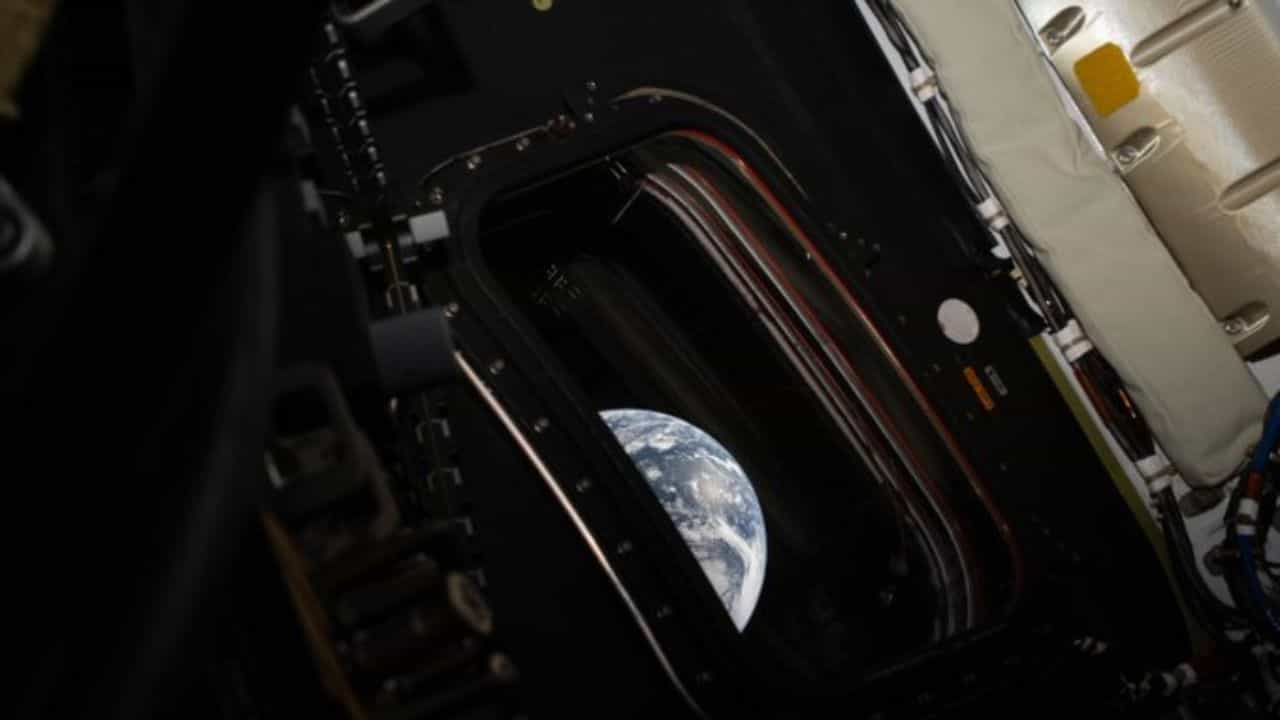 Artemis 2: ലോകമേ സുപ്രഭാതം; അൻപത് വർഷങ്ങൾക്കിപ്പുറം കിട്ടുന്ന ഭൂമിയുടെ ആ ചിത്രം, പകർത്തിയത് ആർട്ടെമിസ് 2 Artemis 2: ലോകമേ സുപ്രഭാതം; അൻപത് വർഷങ്ങൾക്കിപ്പുറം കിട്ടുന്ന ഭൂമിയുടെ ആ ചിത്രം, പകർത്തിയത് ആർട്ടെമിസ് 2