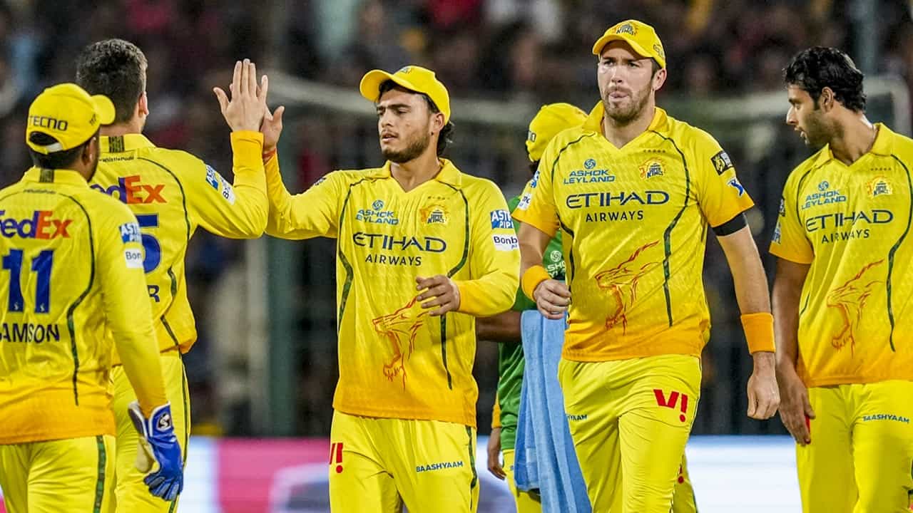 Chennai Super Kings: എറിയുക, അടി മേടിക്കുക, പോവുക ! ഈ സീസണിലെ ചെണ്ടകള് ചെന്നൈ ബൗളര്മാരോ? Chennai Super Kings: എറിയുക, അടി മേടിക്കുക, പോവുക ! ഈ സീസണിലെ ചെണ്ടകള് ചെന്നൈ ബൗളര്മാരോ?