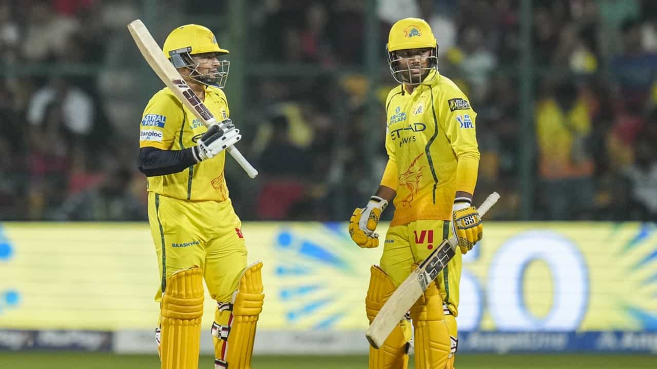 CSK vs RCB: വിസില് മുഴക്കം നിലച്ചു, ചെന്നൈയ്ക്ക് തുടര്ച്ചയായ മൂന്നാം തോല്വി CSK vs RCB: വിസില് മുഴക്കം നിലച്ചു, ചെന്നൈയ്ക്ക് തുടര്ച്ചയായ മൂന്നാം തോല്വി