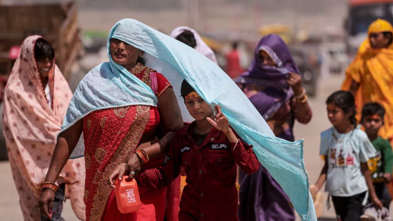 Chennai Weather: എന്റമ്മേ എന്തൊരു ചൂടാ....മെട്രോ നഗരത്തിൽ ചുറ്റുന്നവർ കുടയെടുത്തോണേ