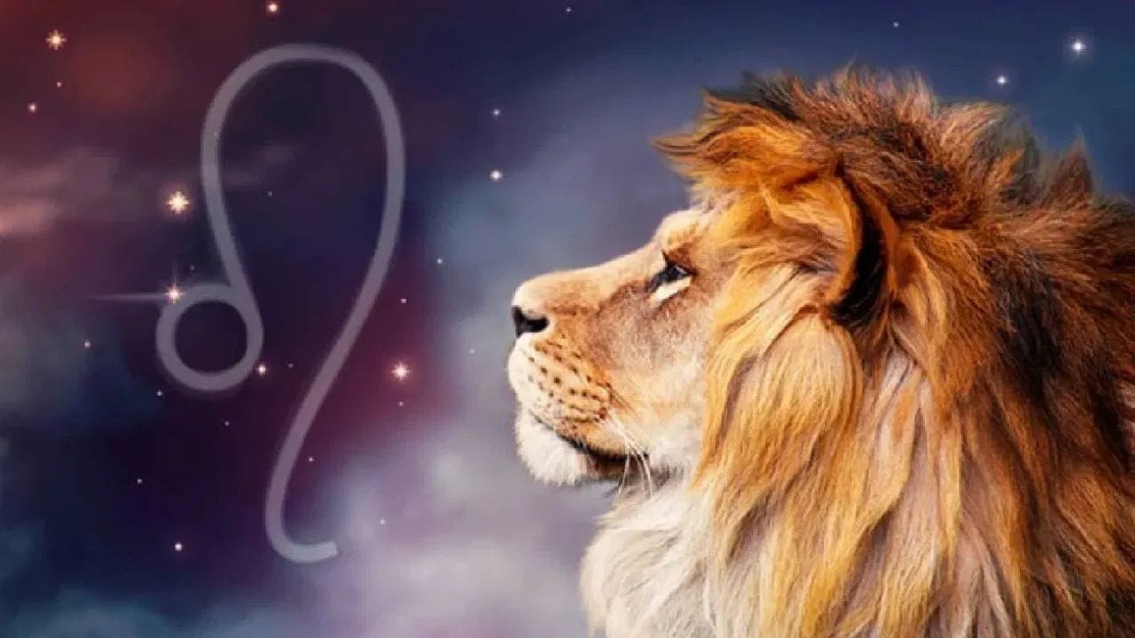 ചിങ്ങം : ഏപ്രിൽ 30 കഴിയുന്നതോടെ ഭാഗ്യം നിങ്ങളുടെ പക്ഷത്തായിരിക്കും. പിന്നീടുള്ള ദിവസങ്ങളിൽ നിങ്ങൾ ആഗ്രഹിക്കുന്നതെല്ലാം നേടാനും പൂർത്തിയാക്കാനും സാധിക്കും. ജീവിതത്തിൽ ഇതുവരെ നേരിട്ടുകൊണ്ടിരുന്ന പല പ്രശ്നങ്ങൾക്കും ഈ കാലയളവിൽ സമാധാനം ലഭിക്കും. ശത്രുക്കളുടെ മേൽ വിജയം കൈവരിക്കാൻ സാധിക്കും. മുടങ്ങിക്കിടന്ന പല കാര്യങ്ങളും ഭംഗിയായി പൂർത്തിയാക്കാനുള്ള വഴികൾ തുറന്നുവരും. സാമ്പത്തിക സ്ഥിതി മെച്ചപ്പെടും. കുടുംബത്തിൽ സന്തോഷവും സമാധാനവും ഉണ്ടാവും. എല്ലാ കാര്യങ്ങളും വിചാരിക്കുന്നത് പോലെ പൂർത്തിയാക്കാൻ കഴിയുന്നത് നിങ്ങളിൽ ആത്മവിശ്വാസം വർദ്ധിപ്പിക്കും.
