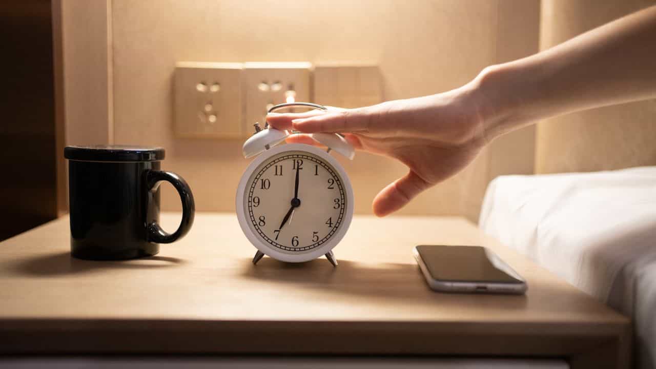 Clock Vastu: ​ഗൃഹനാഥന് ദോഷം! ക്ലോക്ക് ഈ ദിശയിൽ വയ്ക്കരുത്