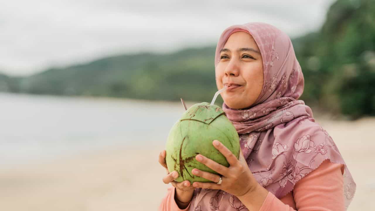 Tender Coconut Water: ചൂടുകാലത്ത് കരിക്കിൻ വെള്ളം കുടിക്കാം, പക്ഷേ അമിതമായാൽ പ്രശ്നമാണേ