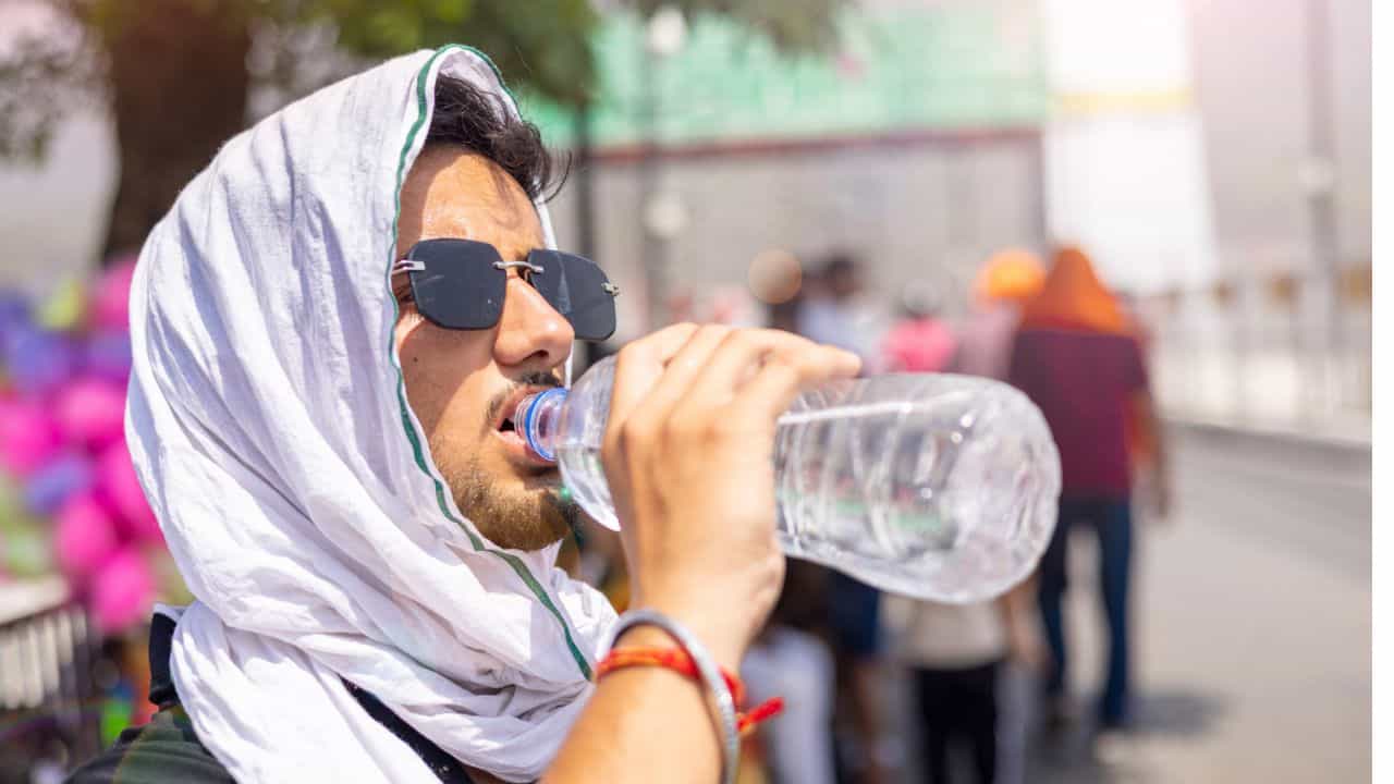 Kerala Assembly Election 2026: വോട്ട് ചെയ്യാനായി ക്യൂ നിൽക്കുമ്പോൾ വീണുപോകരുത്! നിർജലീകരണം തടയാൻ ഇവ പാലിക്കൂ Kerala Assembly Election 2026: വോട്ട് ചെയ്യാനായി ക്യൂ നിൽക്കുമ്പോൾ വീണുപോകരുത്! നിർജലീകരണം തടയാൻ ഇവ പാലിക്കൂ