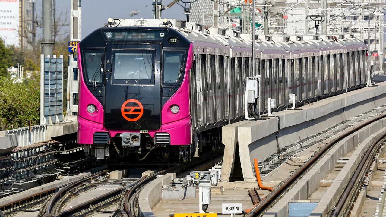 Delhi Metro: ഡല്‍ഹി യാത്രക്കാര്‍ക്ക് പ്രത്യേക അറിയിപ്പ്! മെട്രോ സമയത്തില്‍ വീണ്ടും മാറ്റം, നേരം വൈകും