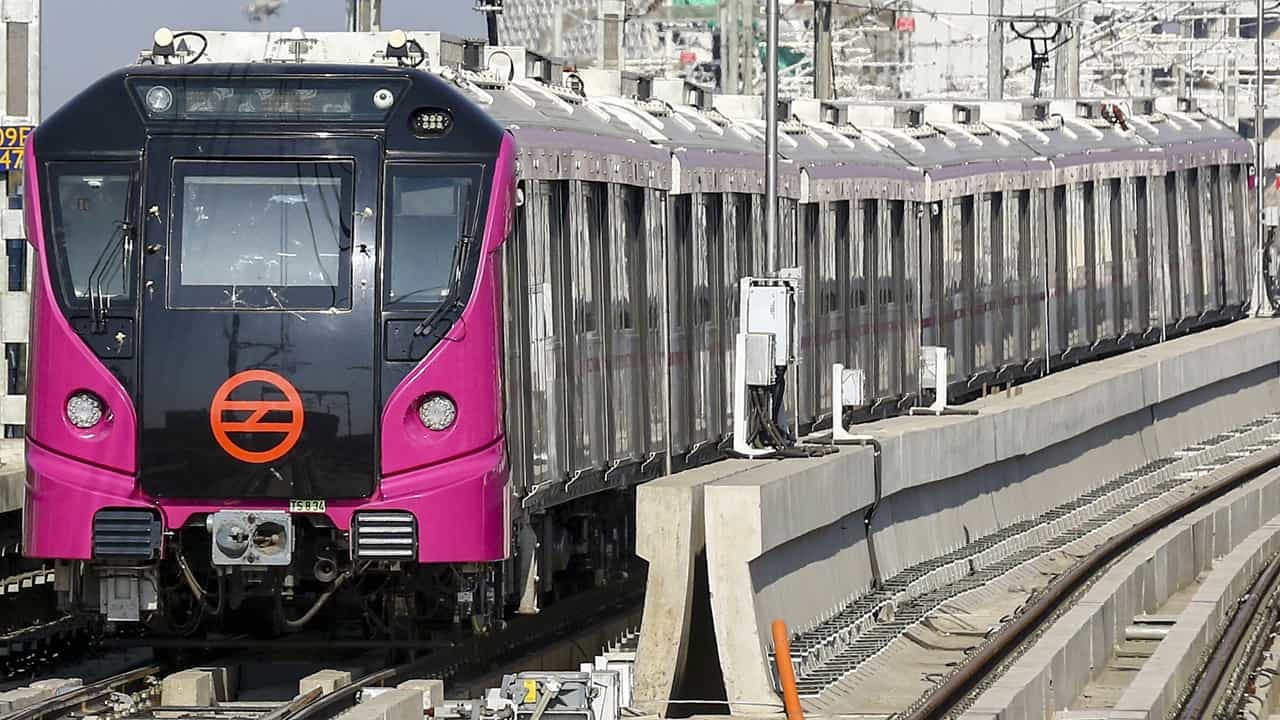 Delhi Metro: ട്രാഫിക് കുരുക്കില്ലാതെ മെട്രോയിൽ കുതിക്കാം; ഡൽഹി മെട്രോ ഇനി ഹിൻഡൻ എയർപോർട്ടിലേക്കും