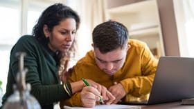 ഭിന്നശേഷിക്കാരായ വിദ്യാര്‍ഥികള്‍ക്ക് ധനസഹായം