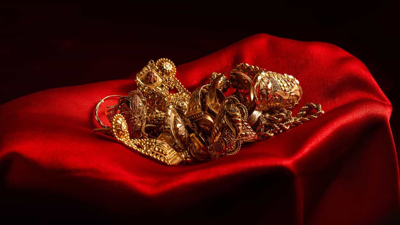 Gold Investment: ഡിജിറ്റല്‍ ഗോള്‍ഡ് vs സ്വര്‍ണാഭരണങ്ങള്‍ എതാണ് സുരക്ഷിതം?