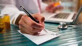 വ്യക്തമായി വായിക്കാനാകുന്ന കുറിപ്പടി നൽകാൻ ഡോക്ടർമാർക്ക്...