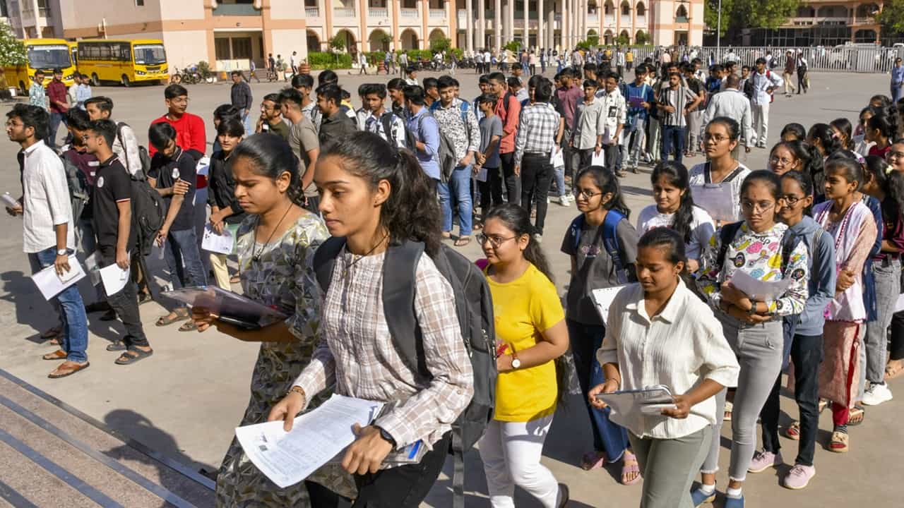 KEAM 2026: എഞ്ചിനീയറിങ് എന്ട്രന്സ് പരീക്ഷ വെള്ളിയാഴ്ച മുതല്; പരീക്ഷാ കേന്ദ്രത്തില് എപ്പോള് എത്തണം? എന്തൊക്കെ കൊണ്ടുപോകണം? KEAM 2026: എഞ്ചിനീയറിങ് എന്ട്രന്സ് പരീക്ഷ വെള്ളിയാഴ്ച മുതല്; പരീക്ഷാ കേന്ദ്രത്തില് എപ്പോള് എത്തണം? എന്തൊക്കെ കൊണ്ടുപോകണം?