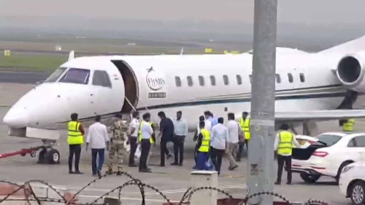 Flight theft: വിമാനയാത്രയിൽ സൂക്ഷിക്കുക: ശ്രദ്ധ തിരിച്ച് മോഷണം നടത്തുന്ന സംഘങ്ങൾ സജീവമാകുന്നു