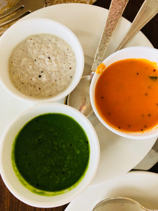  ഉയർന്ന ഫൈബർ കണ്ടൻ്റുള്ളതിനാൽ പഴത്തൊലി ദഹനപ്രക്രിയ സുഗമമാക്കാൻ സഹായിക്കുന്നു. അതുപോലെ തന്നെ പഴത്തൊലിയിൽ അടങ്ങിയിരിക്കുന്ന ട്രിപ്റ്റോഫാൻ ഉറക്കക്കുറവ് പരിഹരിക്കാനും മാനസിക സമ്മർദ്ദം കുറയ്ക്കാനും വളരെ നല്ലതാണ്. കണ്ണുകളുടെ ആരോഗ്യത്തിന് ആവശ്യമായ ലുട്ടീനും ഇതിൽ ധാരാളമായി അടങ്ങിയിട്ടുണ്ട്. 
