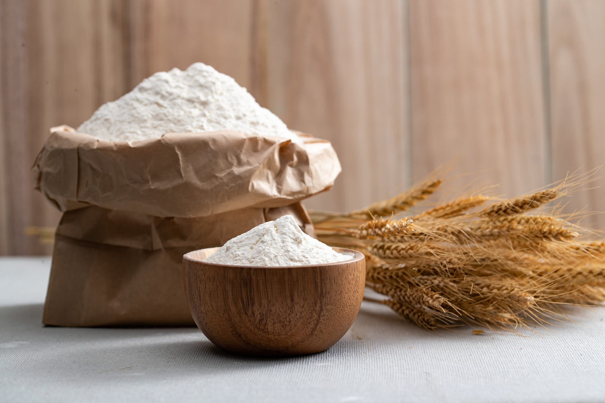 അതുപോലെ മൈദ കഴിക്കുമ്പോൾ രക്തത്തിലെ പഞ്ചസാരയുടെ അളവ് പെട്ടെന്ന് ഉയരുകയും അതുപോലെ ഉടൻ തന്നെ താഴുകയും ചെയ്യുന്നു. ഇത് നിങ്ങളുടെ ശരീരത്തിലെ ഊർജ്ജം പെട്ടെന്ന് വലിച്ചെടുക്കുന്നു. മൈദ ഒഴിവാക്കുന്നതോടെ ഇൻസുലിൻ്റെ സ്ഥിരത നിലനിർത്തുകയും ദിവസം മുഴുവൻ ഊർജ്ജത്തോടെ നിക്കാൻ കഴിയുകയും ചെയ്യും.