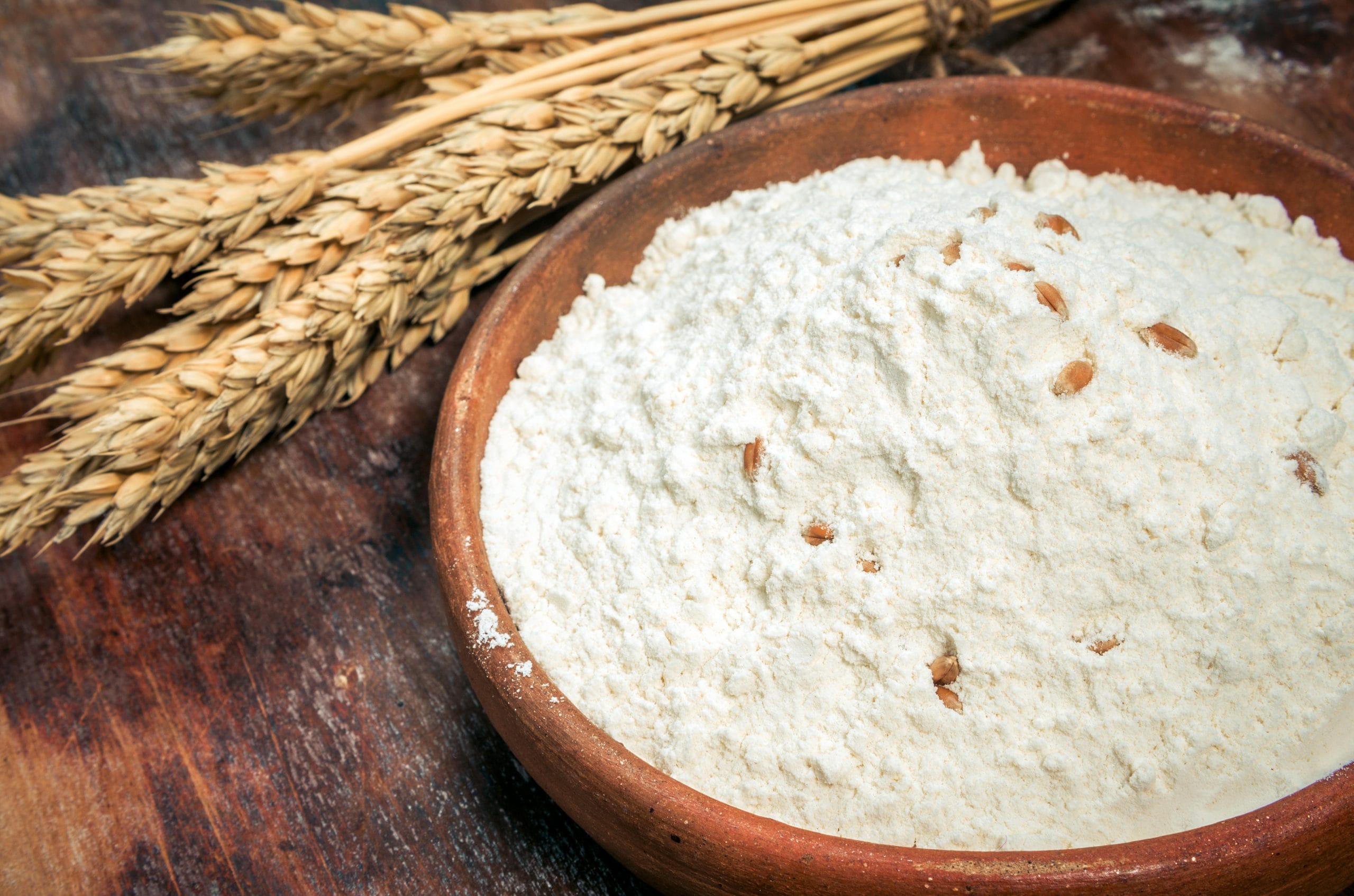 വെളുത്ത വിഷം എന്നാണ് മൈദ അറിയപ്പെടുന്നത്. എന്നാൽ, രണ്ടാഴ്ചത്തേക്ക് മൈദ പൂർണ്ണമായും ഉപേക്ഷിക്കാൻ നിങ്ങൾ തയ്യാറാണെങ്കിൽ നിങ്ങളുടെ ശരീരത്തിൽ സംഭവിക്കുന്ന ശാസ്ത്രീയമായ മാറ്റങ്ങൾ വളരെ വലുതാണ്. ബ്രെഡ്, ബിസ്ക്കറ്റ്, നൂഡിൽസ്, പേസ്ട്രികൾ, തുടങ്ങിയവയെല്ലാം നമ്മുടെ ഭക്ഷണത്തിലെ പ്രധാനികളാണ്.