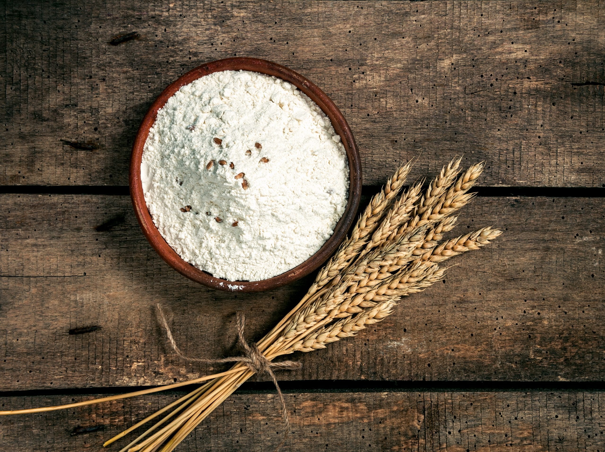 ദഹനപ്രക്രിയ സുഗമമാകുന്നു: മൈദയിൽ നാരുകൾ തീരെ അടങ്ങിയിട്ടില്ല. ഇത് ദഹിക്കാൻ പ്രയാസകരമാണ്. കൂടാതെ കുടലിൽ പറ്റിപ്പിടിച്ചിരിക്കാൻ സാധ്യതയുള്ളതാണ്. നിങ്ങൾ പൂർണമായും മൈദ ഒഴിവാക്കിയാൽ മലബന്ധം, ഗ്യാസ്, വയറിലെ വീക്കം തുടങ്ങിയ അസ്വസ്ഥകൾ ഒഴിവാക്കാൻ സാധിക്കുന്നതാണ്.