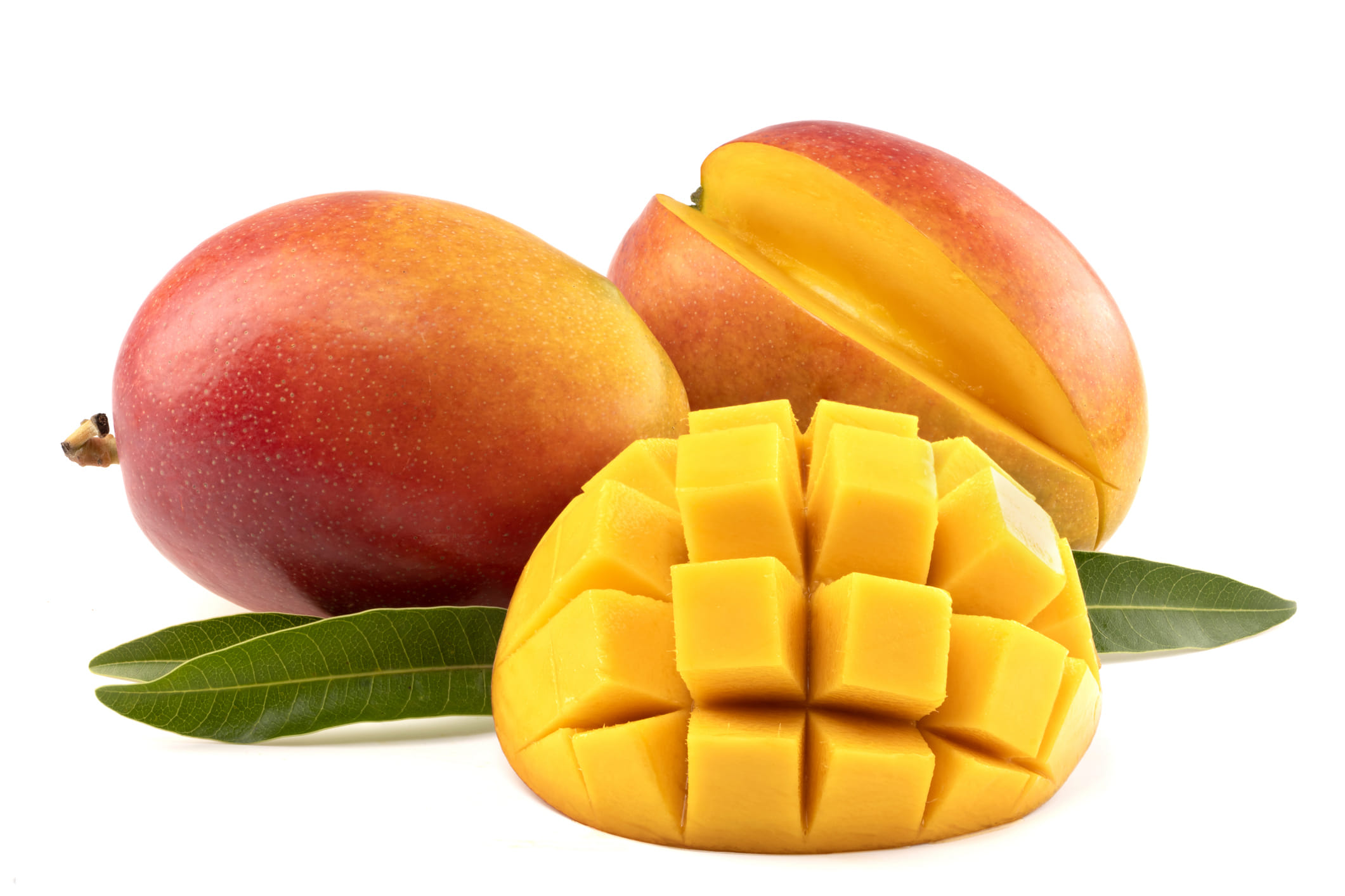 മാങ്ങാ സീസൺ എത്തിയതോടെ വിപണിയിൽ എവിടെ നോക്കിയാലും നല്ല പഴുത്ത മാങ്ങകളാണ്. നല്ല സ്വർണനിറത്തിൽ തിളങ്ങുന്ന മാമ്പഴം കണ്ട് വാങ്ങുന്നവരാണെങ്കിൽ, ചില കാര്യങ്ങൾ ഒന്ന് ശ്രദ്ധിച്ചേക്കണേ. കാരണം പഴുക്കാത്ത മാമ്പഴം വരെ കാൽസ്യം കാർബൈഡ് പോലുള്ള മാരകമായ രാസവസ്തുക്കൾ ഉപയോഗിച്ച് പഴുപ്പിച്ചാണ് വിപണിയിൽ എത്തിക്കുന്നത്. (Image Credits: Getty Images)
