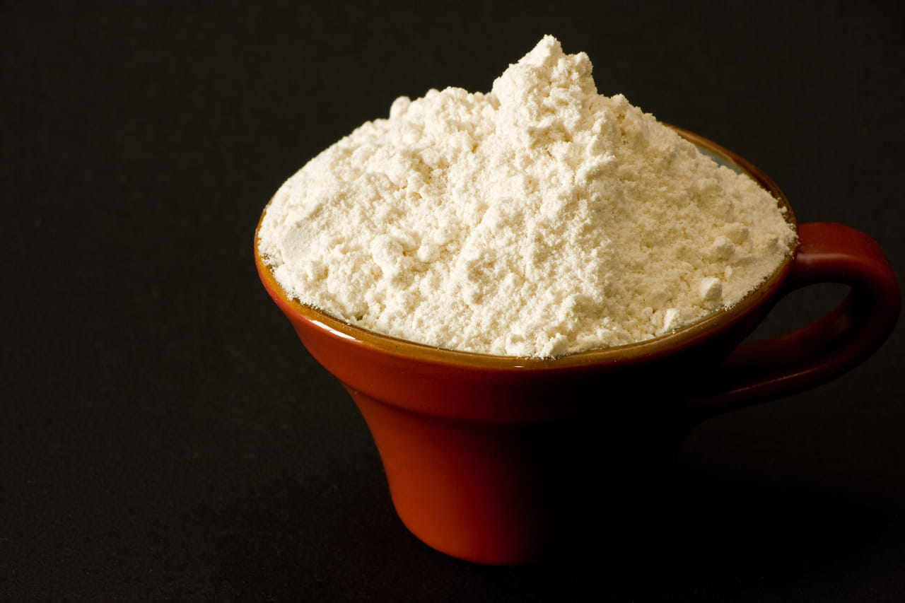 മലയാളികളുടെ ഭക്ഷണത്തിൽ എന്നോ വന്നുകയറിയതാണ്, പോറോട്ടയുൾപ്പെടെയുള്ള മൈദയടങ്ങിയ ആഹാരങ്ങൾ. എന്നാൽ ഇത് ശരീരത്തിനുണ്ടാകുന്ന, ആനാരോഗ്യകരമായ മാറ്റങ്ങൾ എന്തെല്ലാമാണെന്ന് നമ്മൾ ചിന്തിച്ചിട്ടുണ്ട്. അതുകൊണ്ട് തന്നെ, നമ്മുടെ ഭക്ഷണക്രമത്തിൽ നിന്ന് വെറും 14 ദിവസം മൈദ ഒഴിവാക്കിയാൽ ഉണ്ടാകുന്ന മാറ്റങ്ങൾ എന്തെല്ലാമെന്ന് നമുക്ക് നോക്കാം. (Image Credits: Getty Images)