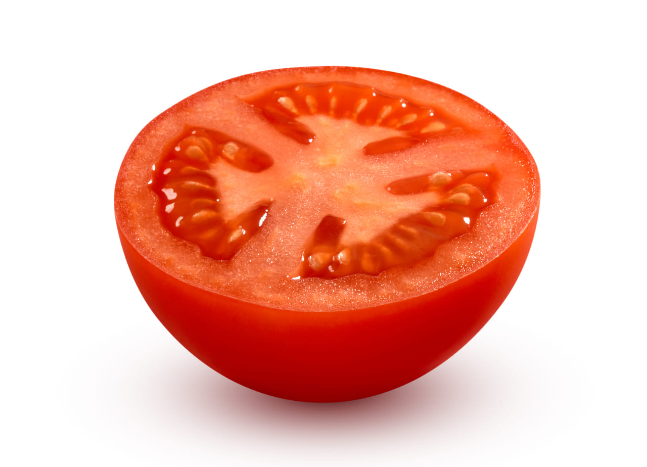 ഈ ചൂടത്ത് പുറത്തിറങ്ങിയാൽ ആരുടെ മുഖമാണ് കരിവാളിക്കാത്തത്. വീട്ടിലെത്തി കണ്ണാടി നോക്കി ഇനിയെന്ത് ചെയ്യുമെന്ന് ഓർത്തിരിക്കാതെ വേ​ഗം അടുക്കളയിലേക്ക് വിട്ടോളൂ. മുഖത്തെ കരിവാളിപ്പും (Sun Tan) മൂക്കിന് ചുറ്റുമുള്ള ബ്ലാക് ഹെഡ്‌സും മാറണമെങ്കിൽ തക്കാളിയും പഞ്ചസാരയും മാത്രം മതി. പാർലറിൽ പോകാതെ തന്നെ മുഖം വെട്ടിത്തിളങ്ങുകയും ചെയ്യും. (Image Credits: Getty Images)
