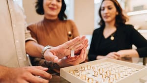 Kerala Gold Rate: ഇന്ന് തന്നെ ആഭരണം വാങ്ങിക്കോളൂ; സ്വര്‍ണവില കേട്ടാല്‍ ഞെട്ടും