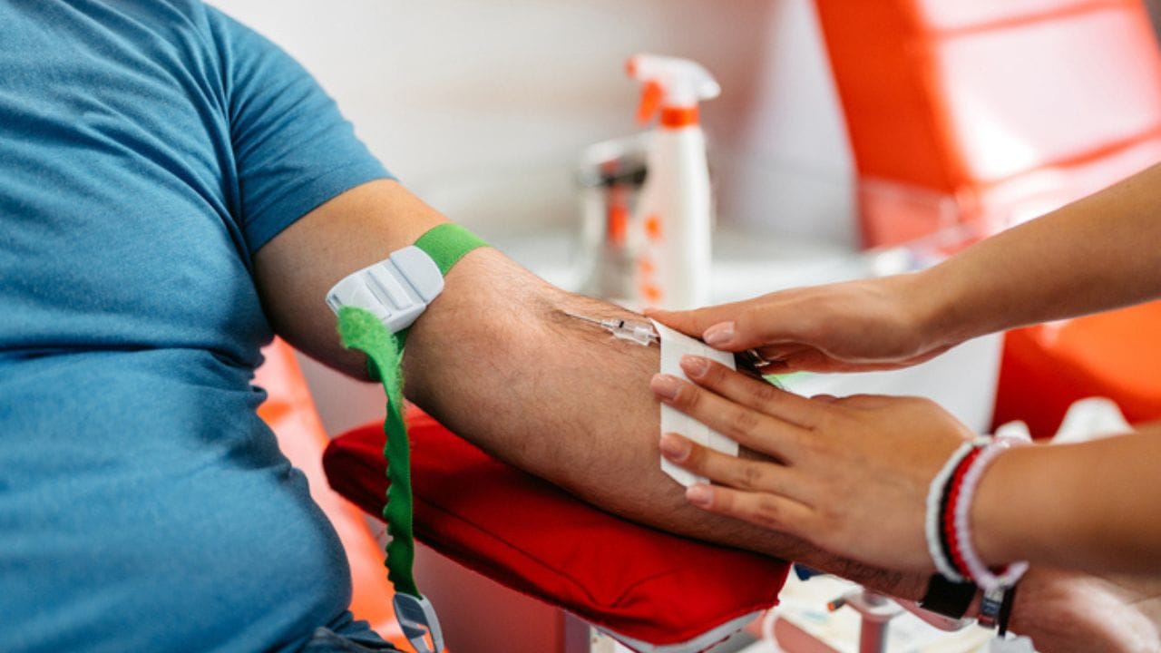 ഹീമോഫീലിയ എന്ന അപൂർവ രക്തസ്രാവ രോഗത്തെക്കുറിച്ചുള്ള അവബോധം വളർത്തുന്നതിനായി ഇന്ന് ലോക ഹീമോഫീലിയ ദിനമായി ആചരിക്കുന്നു. ലോക ഹീമോഫീലിയ ഫെഡറേഷന്റെ സ്ഥാപകനായ ഫ്രാങ്ക് ഷ്നബേലിന്റെ ജന്മദിനമാണ് ഈ ദിനത്തിനായി തിരഞ്ഞെടുത്തത്. രോഗനിർണയം: പരിചരണത്തിലേക്കുള്ള ആദ്യ ചുവട് എന്നതാണ് ഈ വർഷത്തെ ദിനാചരണത്തിന്റെ മുഖ്യ പ്രമേയം.