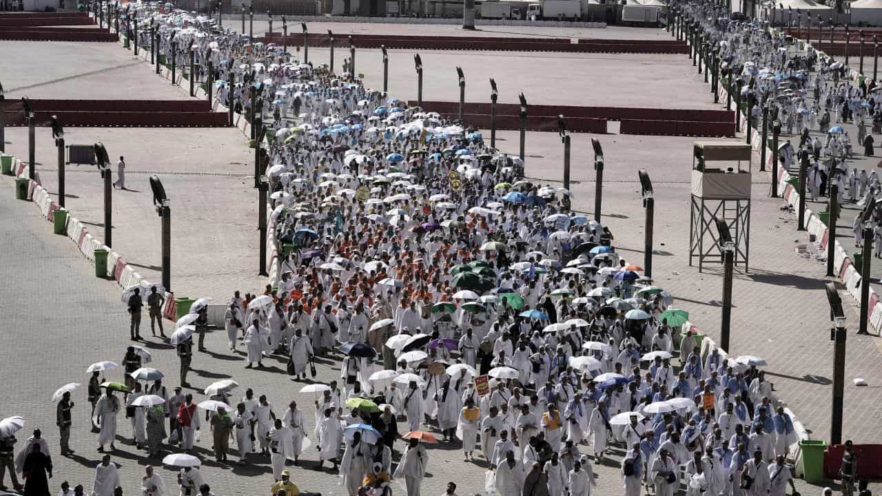 Hajj 2026 : തിരക്ക് നിയന്ത്രിക്കാൻ ഇലക്ട്രോണിക് സംവിധാനങ്ങളും വിപുലമായ ക്യാമ്പുകളും... ഹാജിമാരെ വരവേൽക്കാൻ സൗദി സജ്ജം