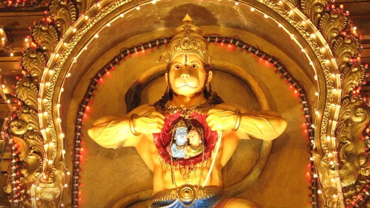 സന്തോഷവും സമൃദ്ധിയും കൊണ്ടുവരുന്നതിനും കാരണമാകും എന്നാണ് വിശ്വാസം.  ഇങ്ങനെ ചെയ്യുന്നത് നമ്മുടെ ജീവിതത്തിലെ ആഗ്രഹങ്ങൾ നിറവേറ്റുകയും ജീവിതത്തിൽ സന്തോഷവും സമൃദ്ധിയും കൊണ്ടുവരികയും ചെയ്യും. അത്തരത്തിൽ ഹനുമാൻ ദേവൻ ഇഷ്ടപ്പെട്ട കാര്യങ്ങൾ എന്തൊക്കെയെന്ന് നോക്കാം.(PHOTO: TV9 NETWORK)