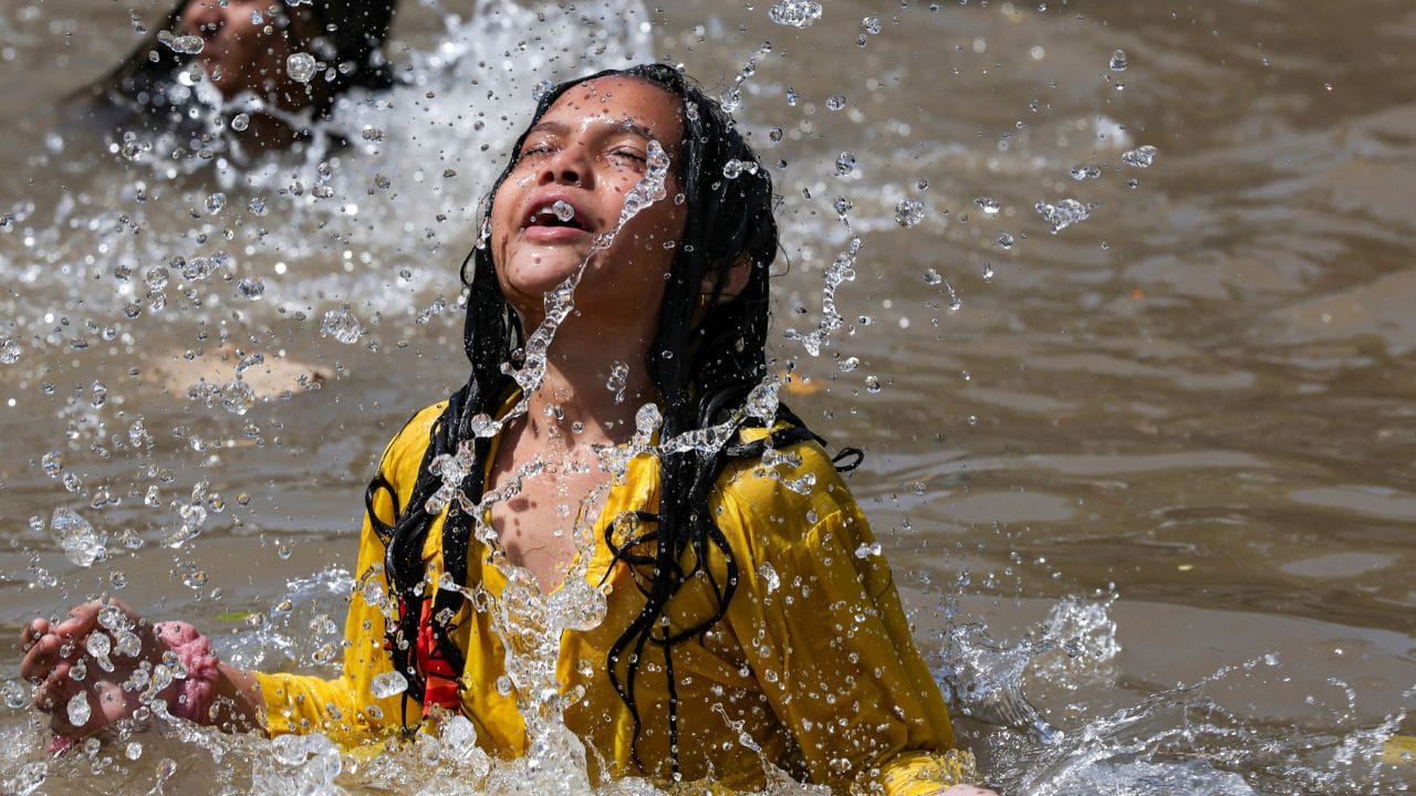 അപകട സാധ്യതകള്‍ ലഘൂകരിക്കുന്നതിനായി വിവിധ പ്രവര്‍ത്തനങ്ങളാണ് സര്‍ക്കാര്‍ നടത്തുന്നത്. ആരോഗ്യ കേന്ദ്രങ്ങളില്‍ ഒആര്‍എസ് ലഭ്യത വര്‍ധിപ്പിക്കുക, ദ്രുത പ്രതികരണ സംഘങ്ങളെ വിന്യസിക്കുക, വാട്ടര്‍ ടാങ്കറുകളുടെ എണ്ണം വര്‍ധിപ്പിക്കുക തുടങ്ങിയ കാര്യങ്ങള്‍ ഇതില്‍ ഉള്‍പ്പെടുന്നു. മൃഗങ്ങളുടെയും പക്ഷികളുടെയും സംരക്ഷണത്തിനും സര്‍ക്കാര്‍ പ്രാധാന്യം നല്‍കുന്നു. 

