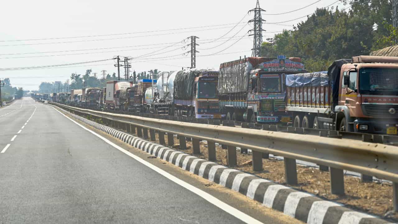 Kochi New Bypass: കുണ്ടന്നൂര് ബൈപാസില് പറക്കാം; കൊച്ചി തൊടാതെ ആലപ്പുഴയിലേക്കൊരു യാത്ര Kochi New Bypass: കുണ്ടന്നൂര് ബൈപാസില് പറക്കാം; കൊച്ചി തൊടാതെ ആലപ്പുഴയിലേക്കൊരു യാത്ര