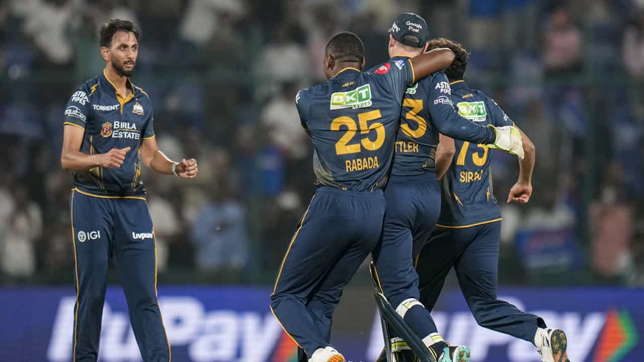 New IPL Rule: ബെഞ്ചിലിരിക്കുന്ന എല്ലാവര്ക്കും ഗ്രൗണ്ടിലേക്ക് അനുവാദമില്ല; നോ എന്ട്രി റൂളുമായി ബിസിസിഐ New IPL Rule: ബെഞ്ചിലിരിക്കുന്ന എല്ലാവര്ക്കും ഗ്രൗണ്ടിലേക്ക് അനുവാദമില്ല; നോ എന്ട്രി റൂളുമായി ബിസിസിഐ